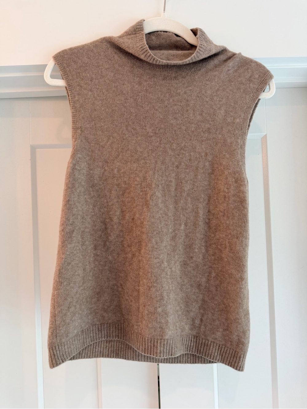 Abercrombie & Fitch Sleeveless merino wool Sweater Vest